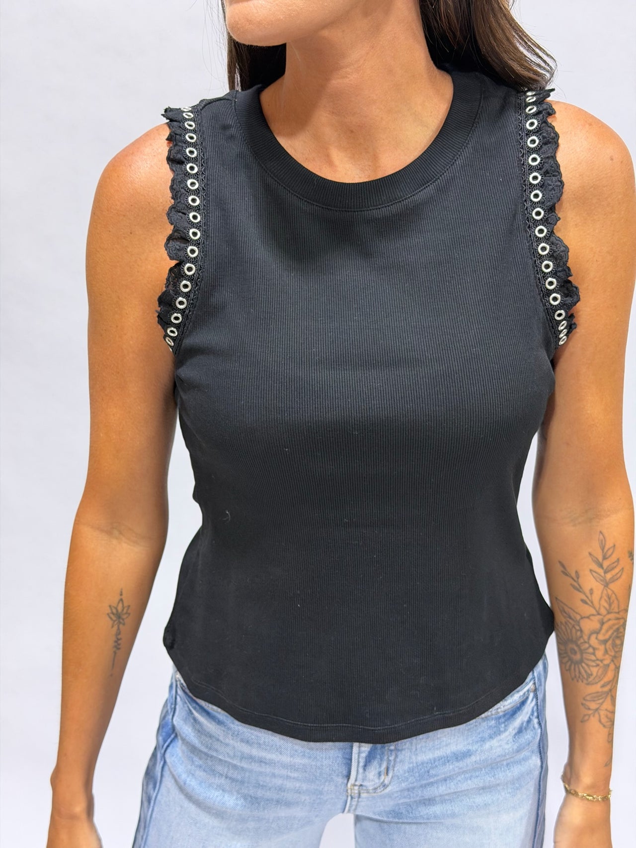 Grommet Ruffle Sleeve Tank Top - Black
